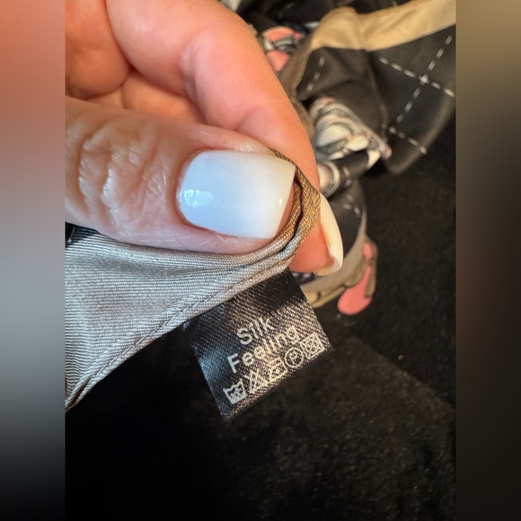 Silky scarf - Picture 3 of 3